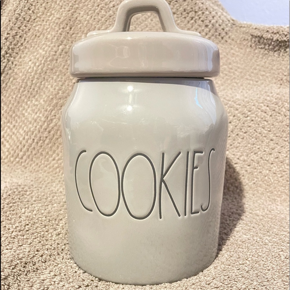 Rae Dunn canister